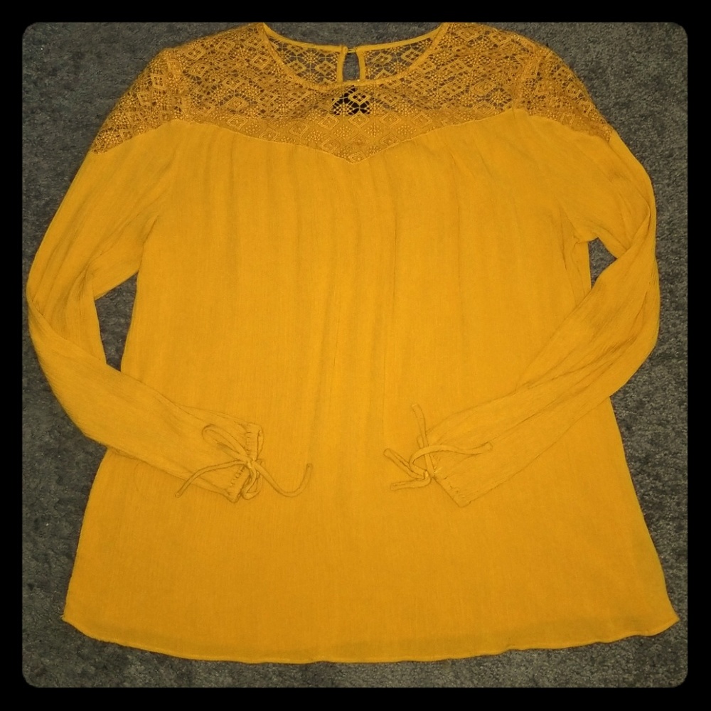 Mossimo crochet shoulder top